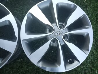 Hyundai i20 16"... originál hliníkové disky, snímače TPMS - 2