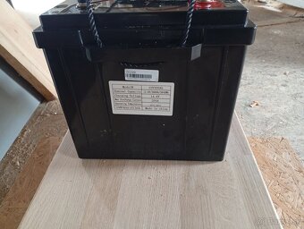 Predám úplne novú Life po 4 300ah bateriu - 2