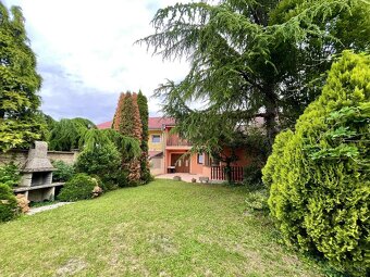 ZĽAVNENÉ • Na predaj dom s garážou a pozemkom v Skalici - 2