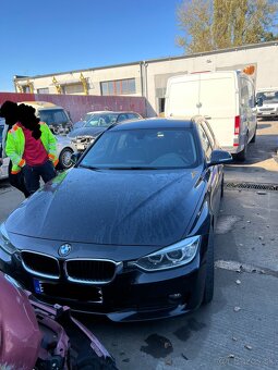 BMW 318D TOURING_R.2014_105kW_2L_ČIERNE KOMBI,TEMPOMAT, NAVI - 2