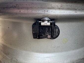 Predám originálne alu disky Hyundai 17” – i30 Fastback, TPMS - 2