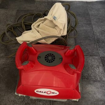 Bazénový vysávač - 2