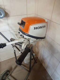Predám závesný lodný motor na čln - 2