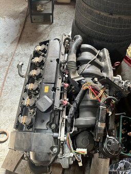 Motor bmw e39 528I - 2