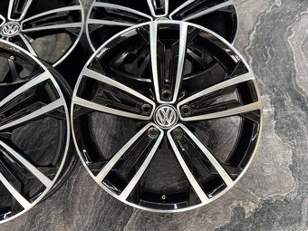 ✅ 5x112 r18 Golf 7 8 Sevilla model nádherne - 2