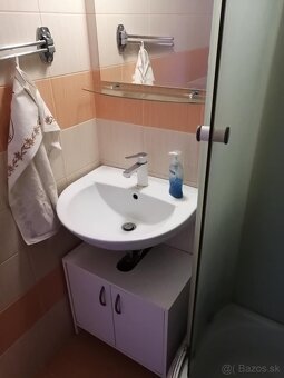 Predám sprchovací kút s umývadlom a skrinkou - 2