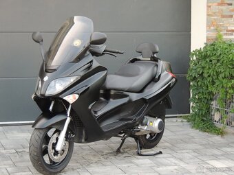 PIAGGIO X EVO 125 2015 20 tis.km - 2