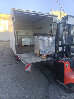 Prívesný vozík s hydraulickou rampou - 2