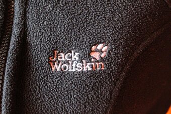 Cierna mikina Jack Wolfskin, velkost S - 36 - 2