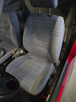 Interiér mazda 323 BG - 2