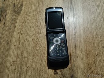 NEFUNKČNÁ Motorola Razr V3 - 2