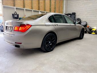 BMW 7 Series 750i TOP- Benzín - Automatické - 407 hp - - 2