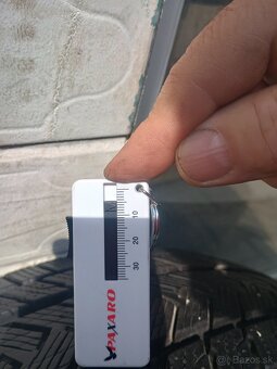 Predám pneu 235/40 R19zimné - 2