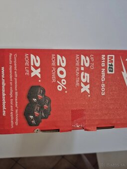Milwaukee M18 NRG-503 18V sada 4 baterií s nabíječkou - 2