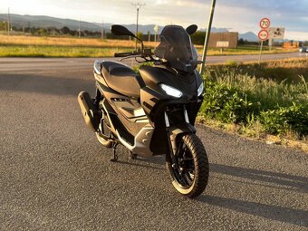 Aprilia SR GT125 - 2