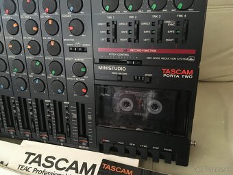 Tascam Portastudio TWO - Balenie, manualy, zdroj, popruh - 2