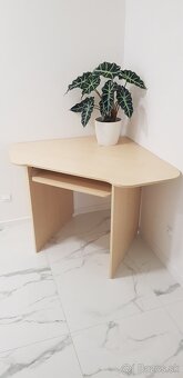 Rohový Pc stôl. - 2