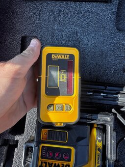 Laser DeWALT.  DCE089R - 2