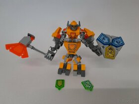 LEGO Nexo Knights  Axl v bojovom obleku

 - 2