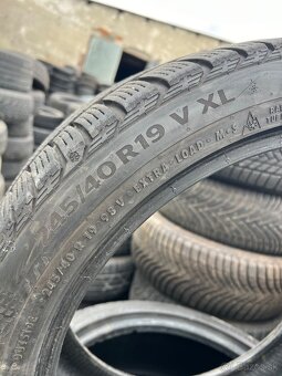 245/40 r19 zimné Continental 6,5-7mm DOT 23 - 2