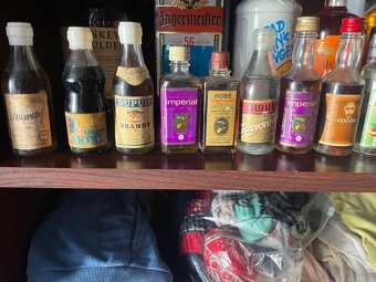 Predám zbierku starých mini fľaštičiek alkoholu – 70. až 90. - 2