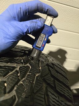 Zimné Pneu Nokian WRD4 215/60 R16 - 2