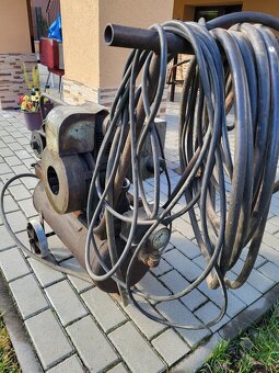 Elektrický vyduchový kompresor. - 2