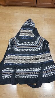 vlnený sveter s kapucňou v. M - 2