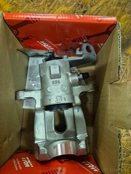 Zadny lavy zadny strmen renault - 2