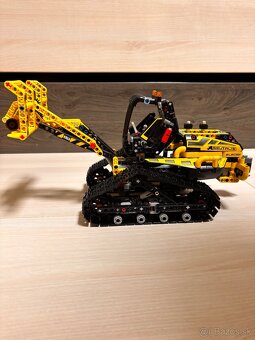 LEGO - tracked loader - 2