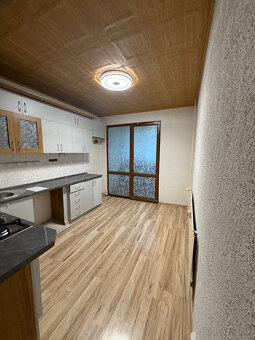 Prenájom 4-izbový byt v Handlovej - 2