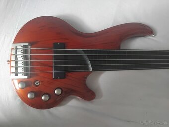 basgitara Cort curbow 5 fretless - 2