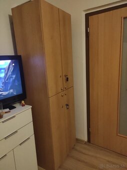 Predám kvalitnú skriňu so zámkom a kľúčom - 2