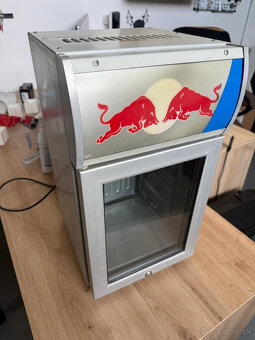 Predám ikonickú chladničku RedBull - 2