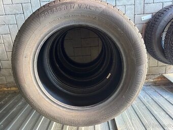 225/55R17 Continental - 2