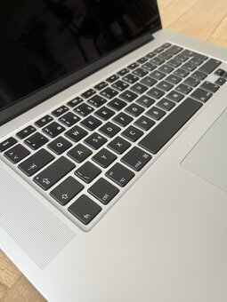 MacBook Pro (Retina, 15.4-inch, Mid 2015) - 2