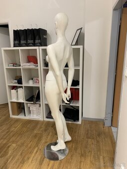 Dámska Figurína - 2