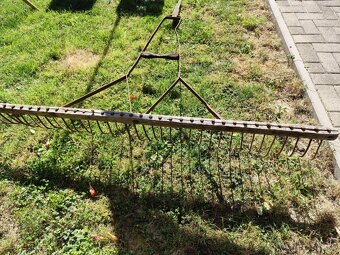 staré železné hrable veľké - 2