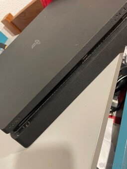 Predám ps4 v super stave - 2