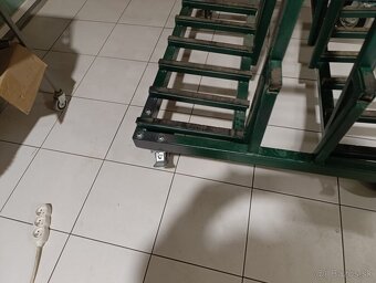 Predam vozika na velkoplosny material. - 2