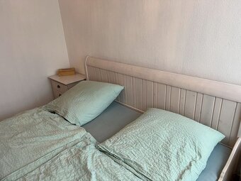 Masivní ložnice v provensálském stylu (798) - 2