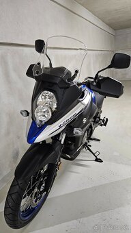 Suzuki V-Strom DL 650 XT ABS. rok 10/2023, najeto 7,9.t.km. - 2