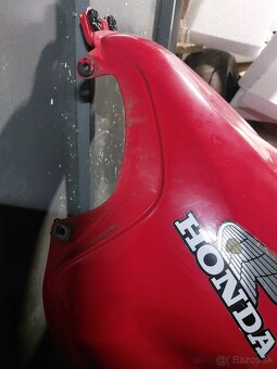 Predám nádrž honda cbr600f4i - 2