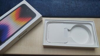 iPhone SE 2022 krabicka - 2