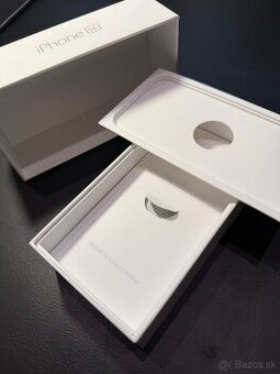 iPhone SE cierny krabica - 2