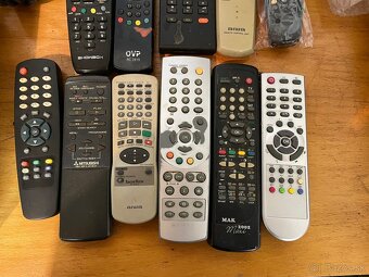 Balík rôznych diaľkových ovládačov - 2