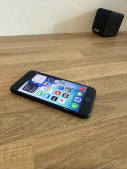Predám Apple iPhone se 2022 64GB - 2