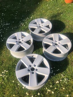 Ponukam na predaj Disky 5x112 r17 - 2