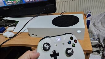 Xbox Series S - 512GB , zachovalý, s joypadom - 2