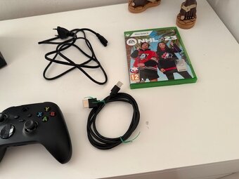 Xbox series x + 1hra(NHL 2023 na Xbox Series X) + 2x ovládač - 2